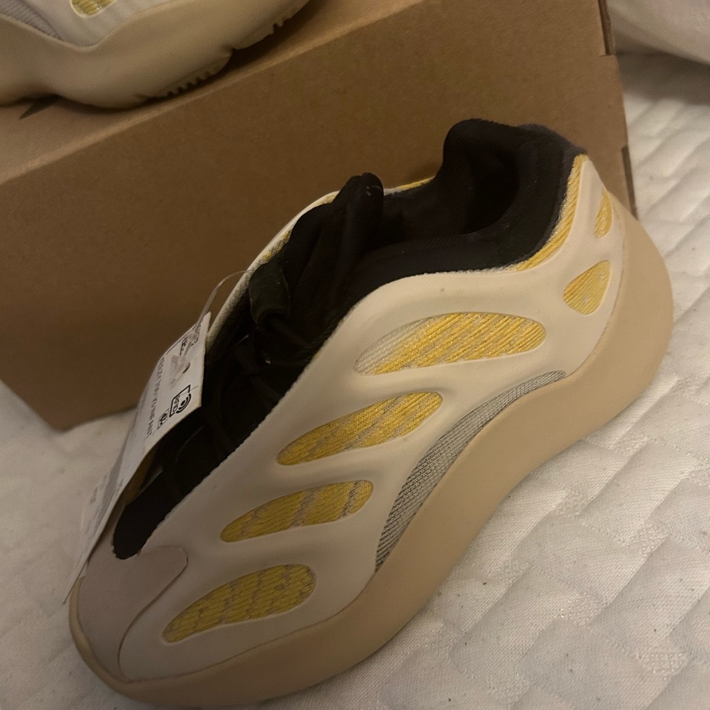 Yeezy 700 v3 Infant sneaker